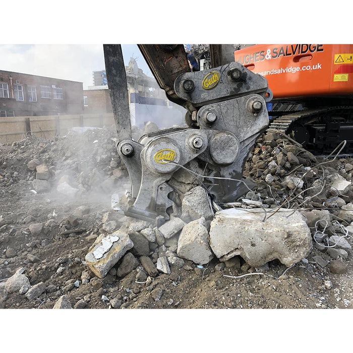 Geith Excavator Concrete Crusher in action