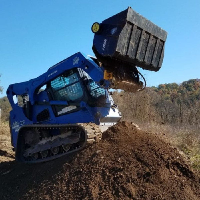 Screening Bucket Excavator in Action