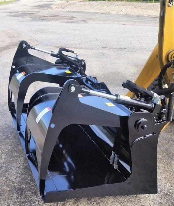 heavy duty skid steer grapple side view